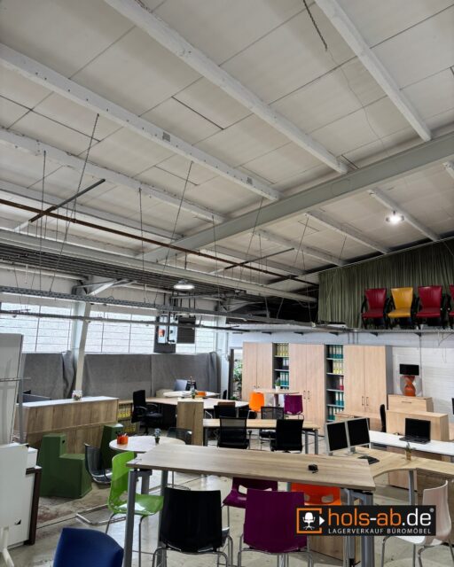 Unser Büromöbel-Lagerverkauf 🧡🙌Auf über 4.000 m² präsentieren wir dir eine große Auswahl an hochwertigen neuen und gebrauchten Büromöbeln – und das Beste: Du musst nicht lange auf deine Lieferung warten, denn vieles ist sofort verfügbar!Ob Schreibtische, ergonomische Bürostühle oder komplette Büroausstattungen – bei uns findest du alles, was dein Arbeitsplatz braucht. ✨👉 Vereinbare noch heute deinen Termin!#Büromöbel #Lagerverkauf #Nachhaltigkeit #Gronau #Hannover #HolsAb